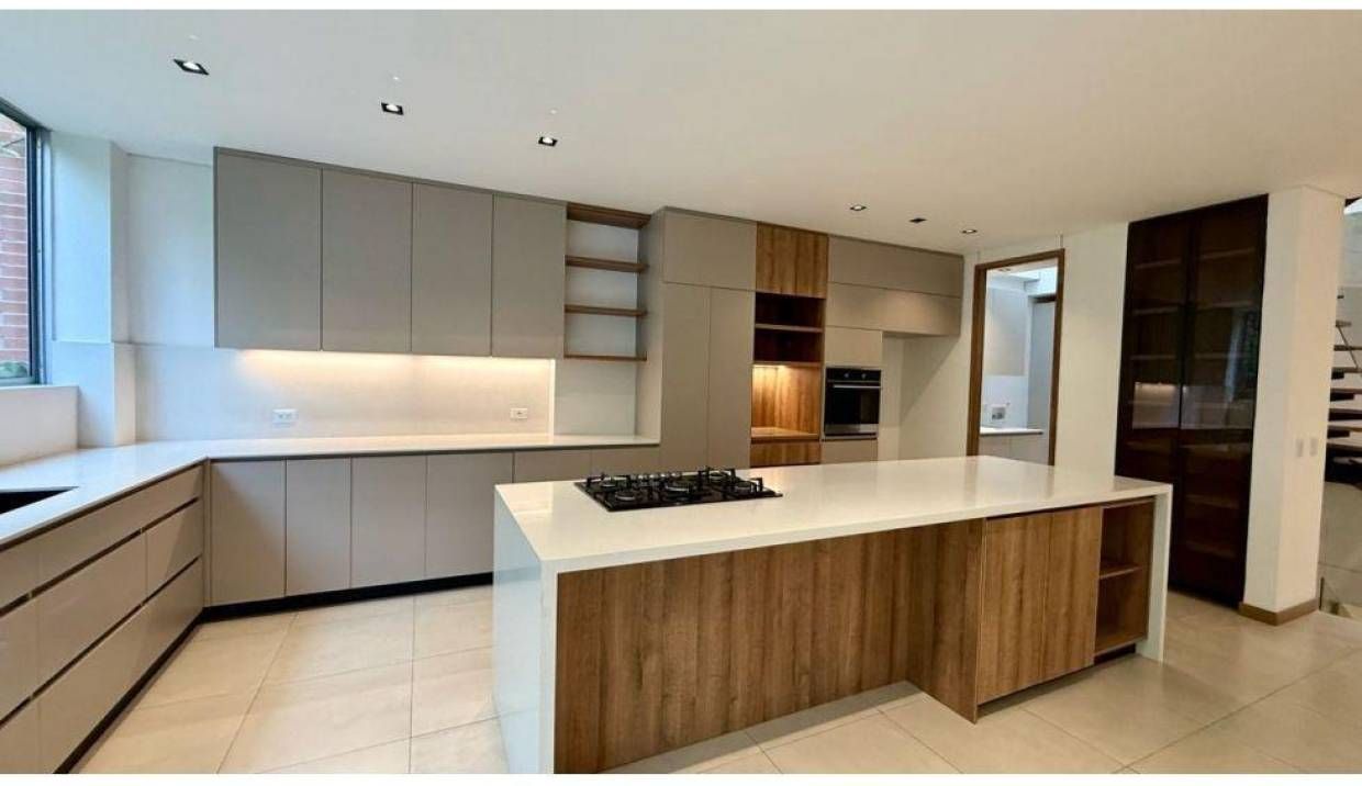 Casa en arriendo Antioquia Envigado Jardines 500 m2 Habitaciones 6 Baños 6 Garajes 0 Precio $13500000