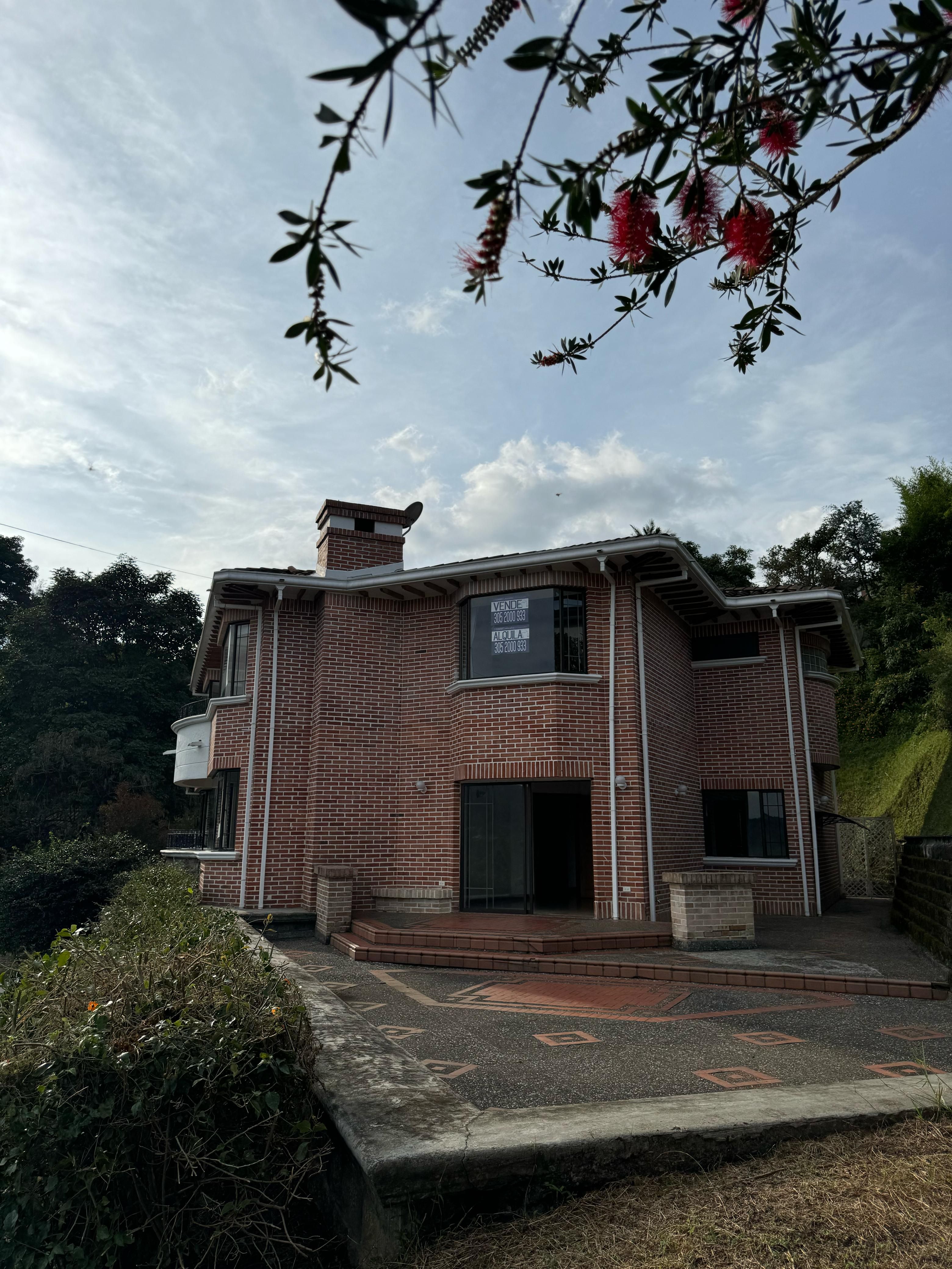 Casa en arriendo o venta Antioquia El Retiro Cn El Campo 360 m2 Habitaciones 5 Baños 4 Garajes 0 Precio venta $2200000000 Precio arriendo $9000000