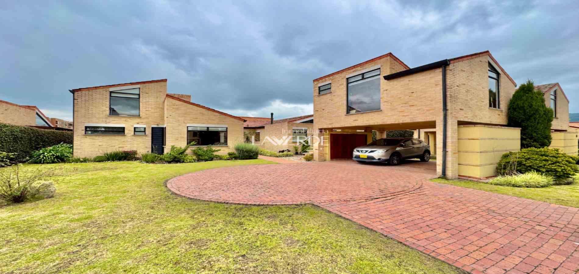 Casa en venta Cundinamarca Cajicá Cr Chunugua 313 m2 Habitaciones 4 Baños 3 Garajes 5 Precio $1960000000