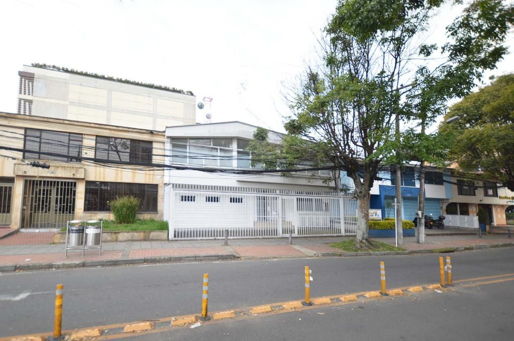 Casa en arriendo Cundinamarca Bogotá La Castellana 820 m2 Habitaciones 18 Baños 5 Garajes 2 Precio $16000000