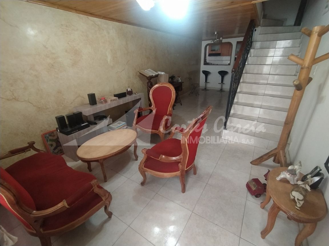 Casa en venta Cundinamarca Bogotá Álamos 425 m2 Habitaciones 3 Baños 3 Garajes 2 Precio $450000000