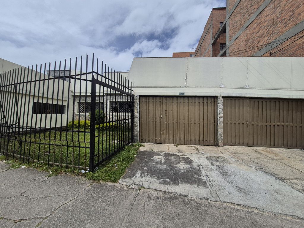 Casa en venta Cundinamarca Bogotá El Batan 375 m2 Habitaciones 4 Baños 4 Garajes 2 Precio $1420000000