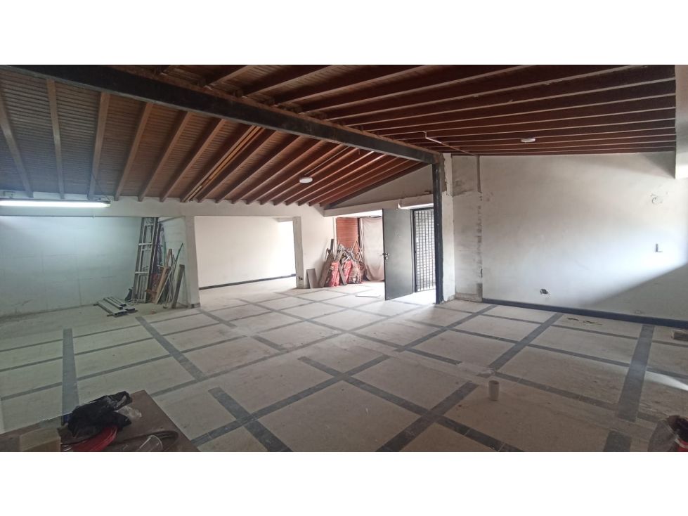 Local en arriendo Antioquia Medellín Rosales 230 m2 Habitaciones 0 Baños 2 Garajes 0 Precio $6500000