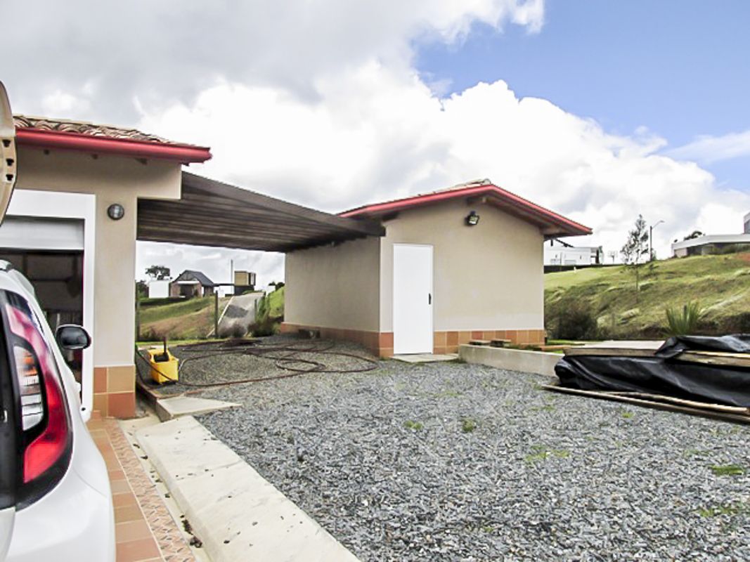 Casa en arriendo Antioquia Envigado La Mesa 210 m2 Habitaciones 3 Baños 3 Garajes 4 Precio $9500000