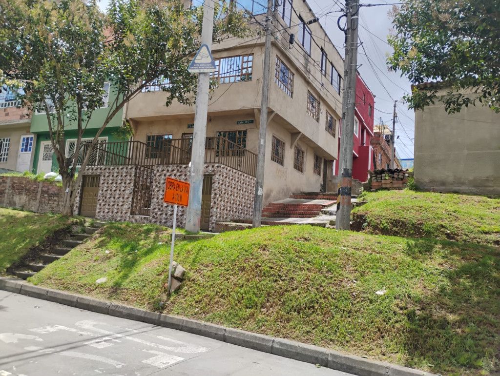 Casa en venta Cundinamarca Bogotá Las Guacamayas 54 m2 Habitaciones 9 Baños 3 Garajes 0 Precio $310000000