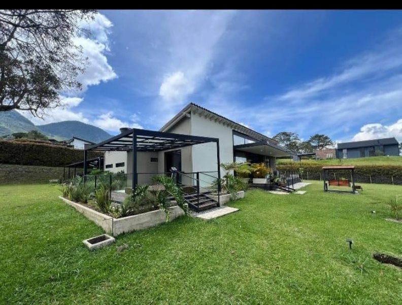 Finca en venta Antioquia El Carmen De Viboral Vereda Santa Ana 3000 m2 Habitaciones 4 Baños 3 Garajes 0 Precio $1600000000