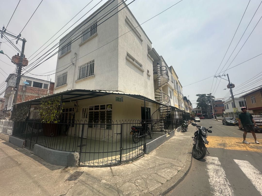 Casa en venta Valle Del Cauca Cali Nápoles 238 m2 Habitaciones 10 Baños 7 Garajes 0 Precio $550000000