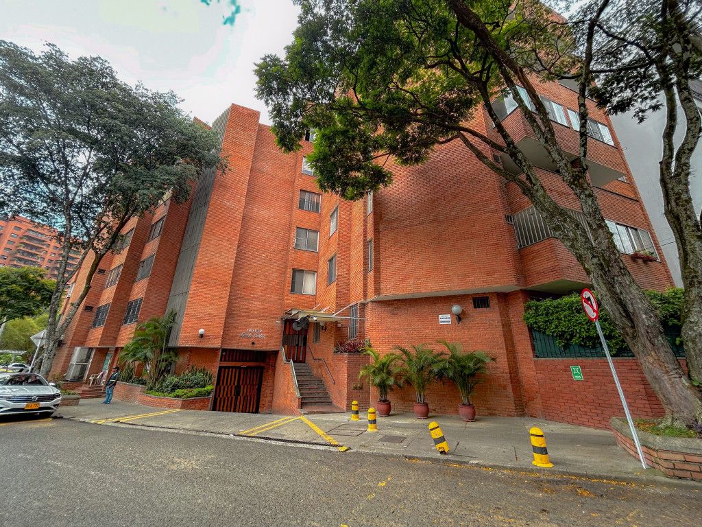 Apartamento en arriendo Valle Del Cauca Cali El Peñón 130 m2 Habitaciones 3 Baños 3 Garajes 2 Precio $6500000