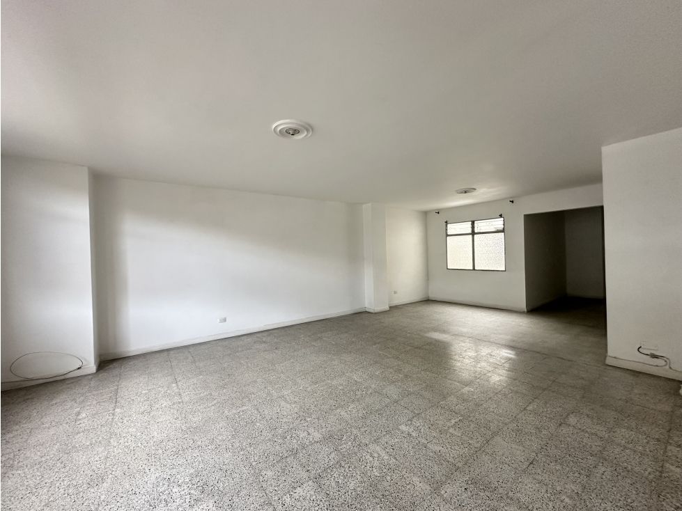 Apartamento en arriendo Antioquia Envigado Zona Centro 150 m2 Habitaciones 4 Baños 2 Garajes 0 Precio $2700000