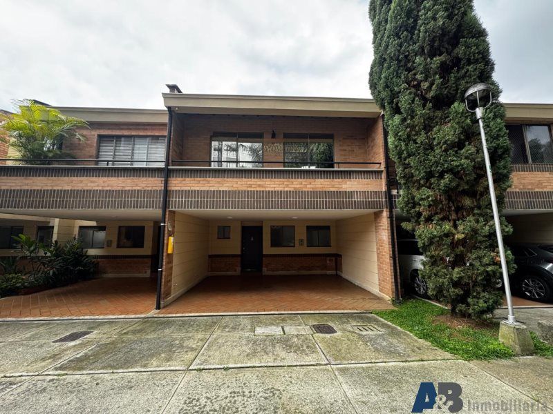 Casa en arriendo Antioquia Envigado Zúñiga 153 m2 Habitaciones 3 Baños 3 Garajes 1 Precio $7800000