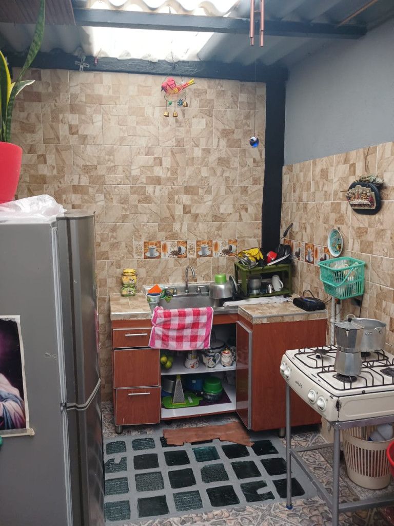 Casa en venta Cundinamarca Bogotá Lisboa 100 m2 Habitaciones 6 Baños 3 Garajes 0 Precio $240000000