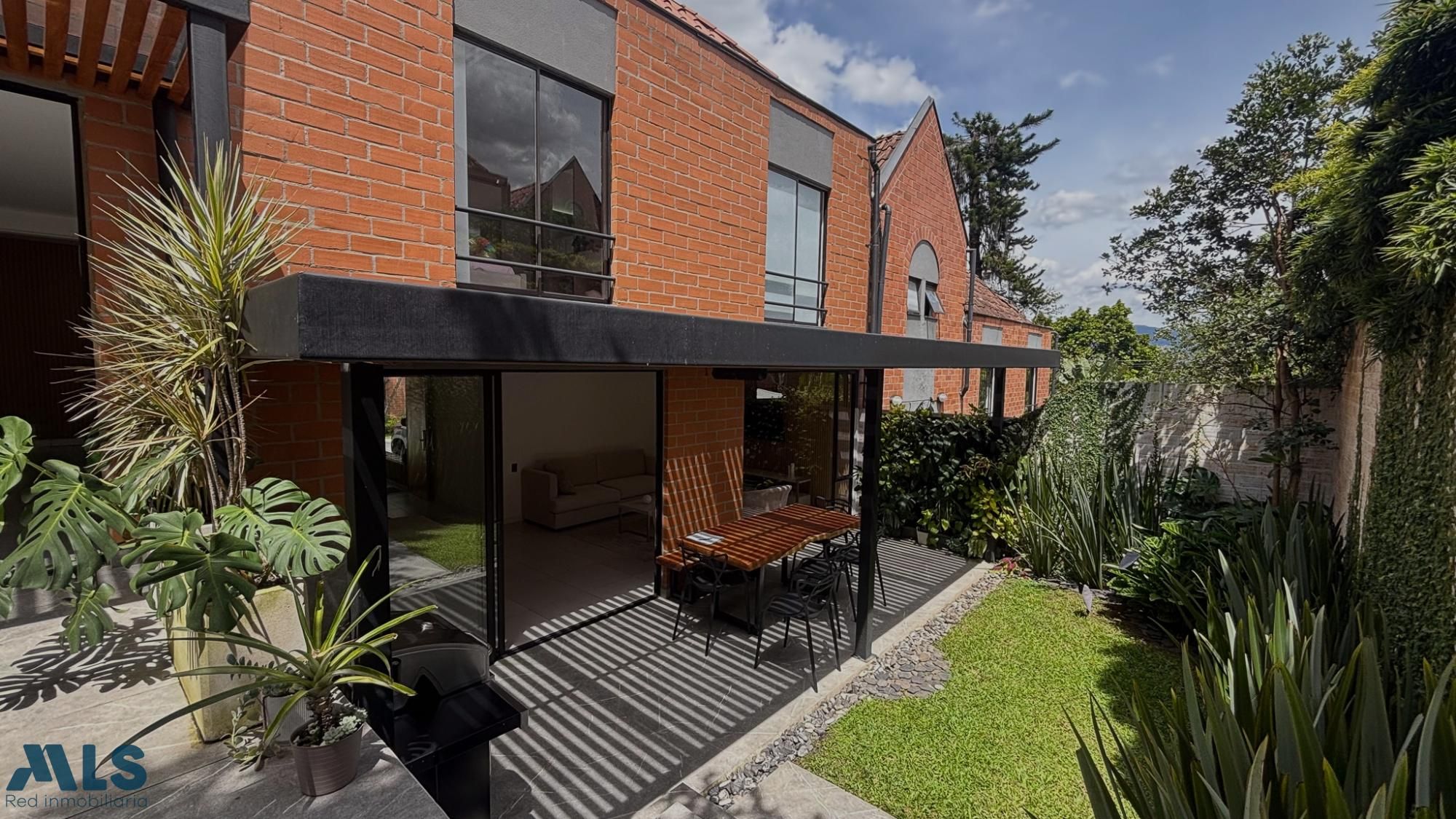 Casa en venta Antioquia Medellín San Lucas 230 m2 Habitaciones 3 Baños 4 Garajes 2 Precio $1680000000