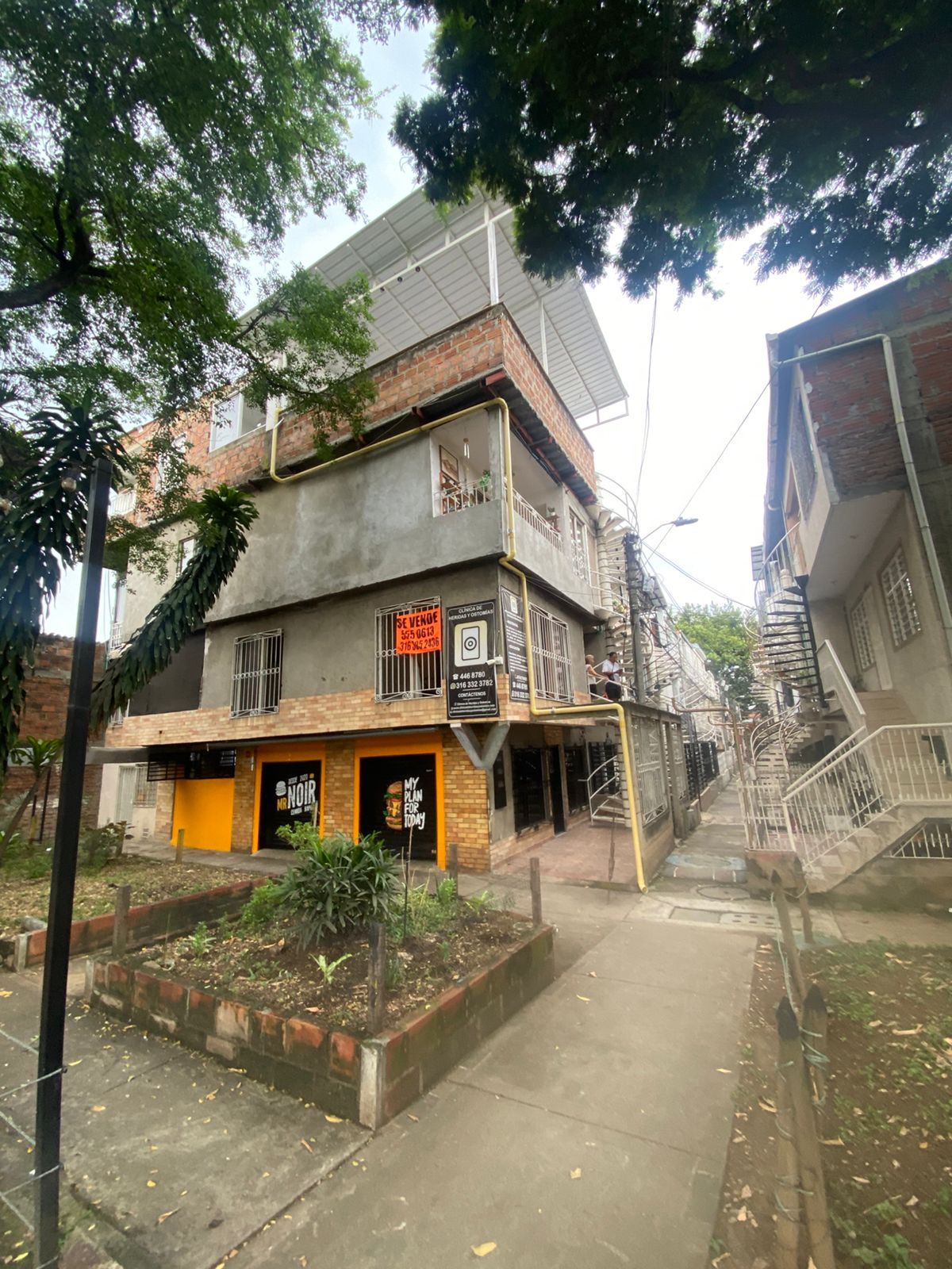 Casa en venta Valle Del Cauca Cali Paseo De Los Almendros 400 m2 Habitaciones 6 Baños 6 Garajes 1 Precio $590000000