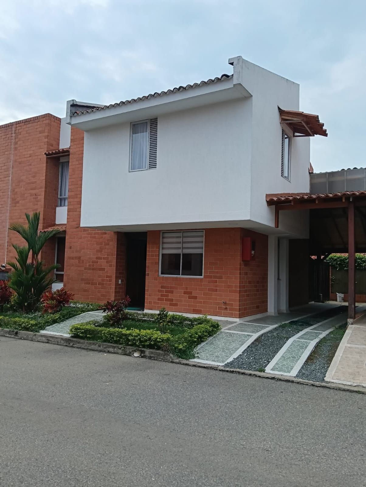 Casa en venta Valle Del Cauca Jamundí Ub Sol De Primavera 145 m2 Habitaciones 5 Baños 5 Garajes 2 Precio $530000000