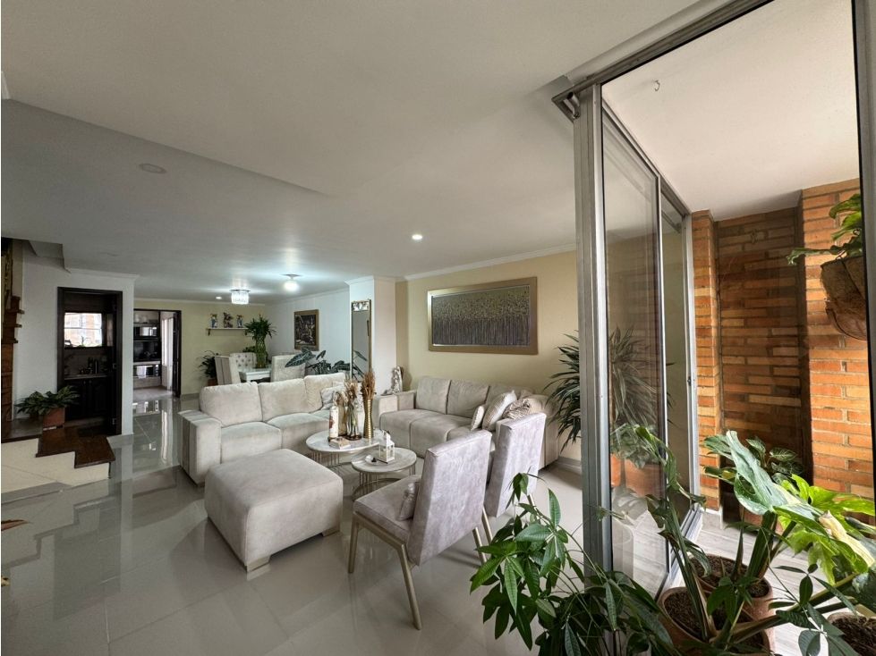 Apartamento en venta Antioquia Medellín El Nogal- Los Almendros 245 m2 Habitaciones 4 Baños 4 Garajes 2 Precio $1840000000