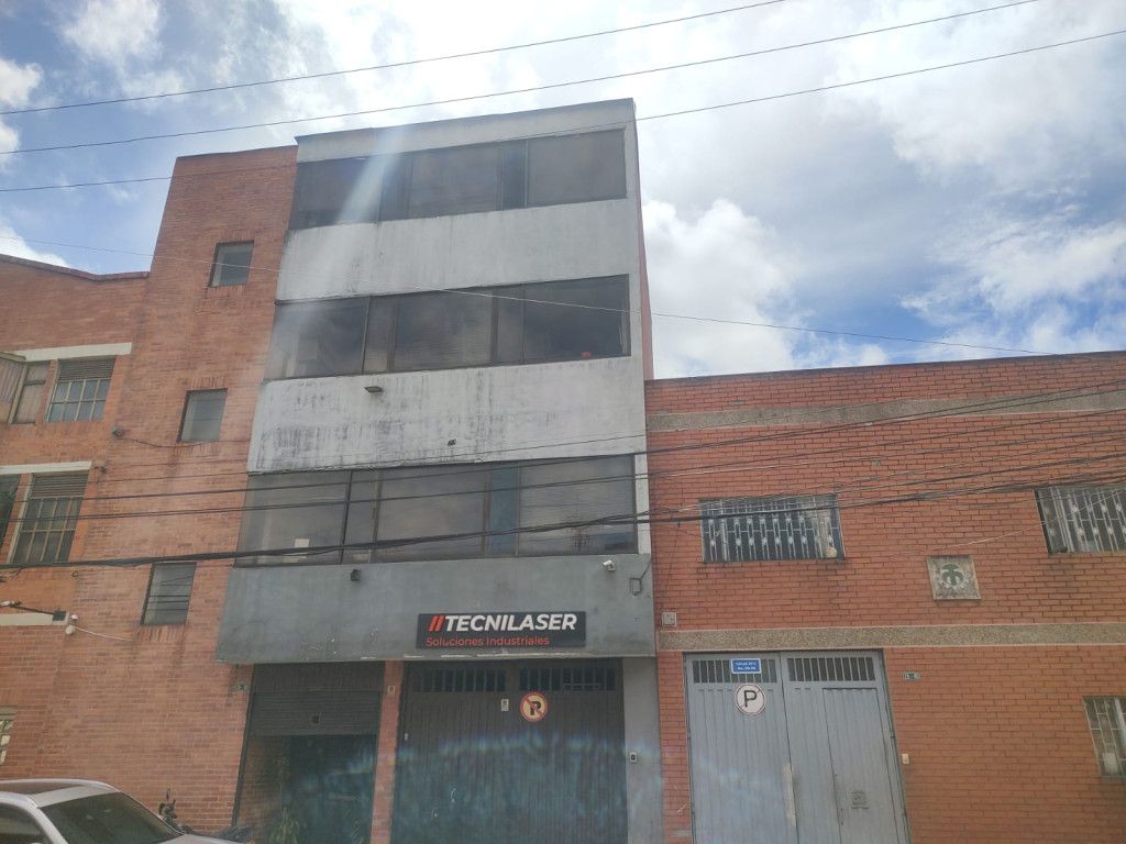 Oficina en arriendo Cundinamarca Bogotá La Florida 550 m2 Habitaciones 0 Baños 3 Garajes 0 Precio $8000000