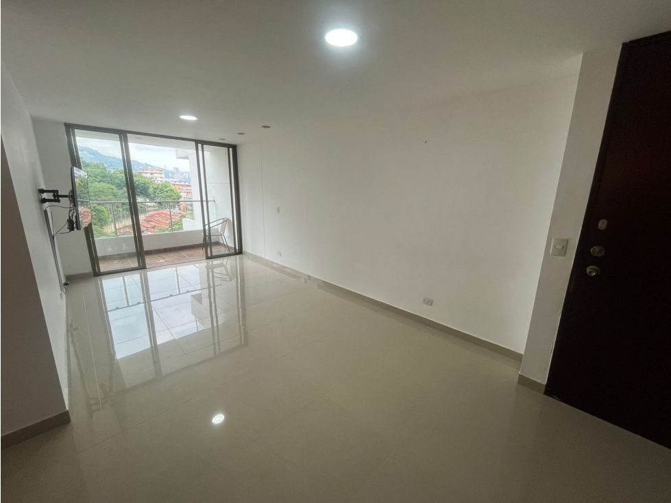 Apartamento en arriendo Antioquia Envigado Alto De Misael 83 m2 Habitaciones 3 Baños 2 Garajes 2 Precio $3600000
