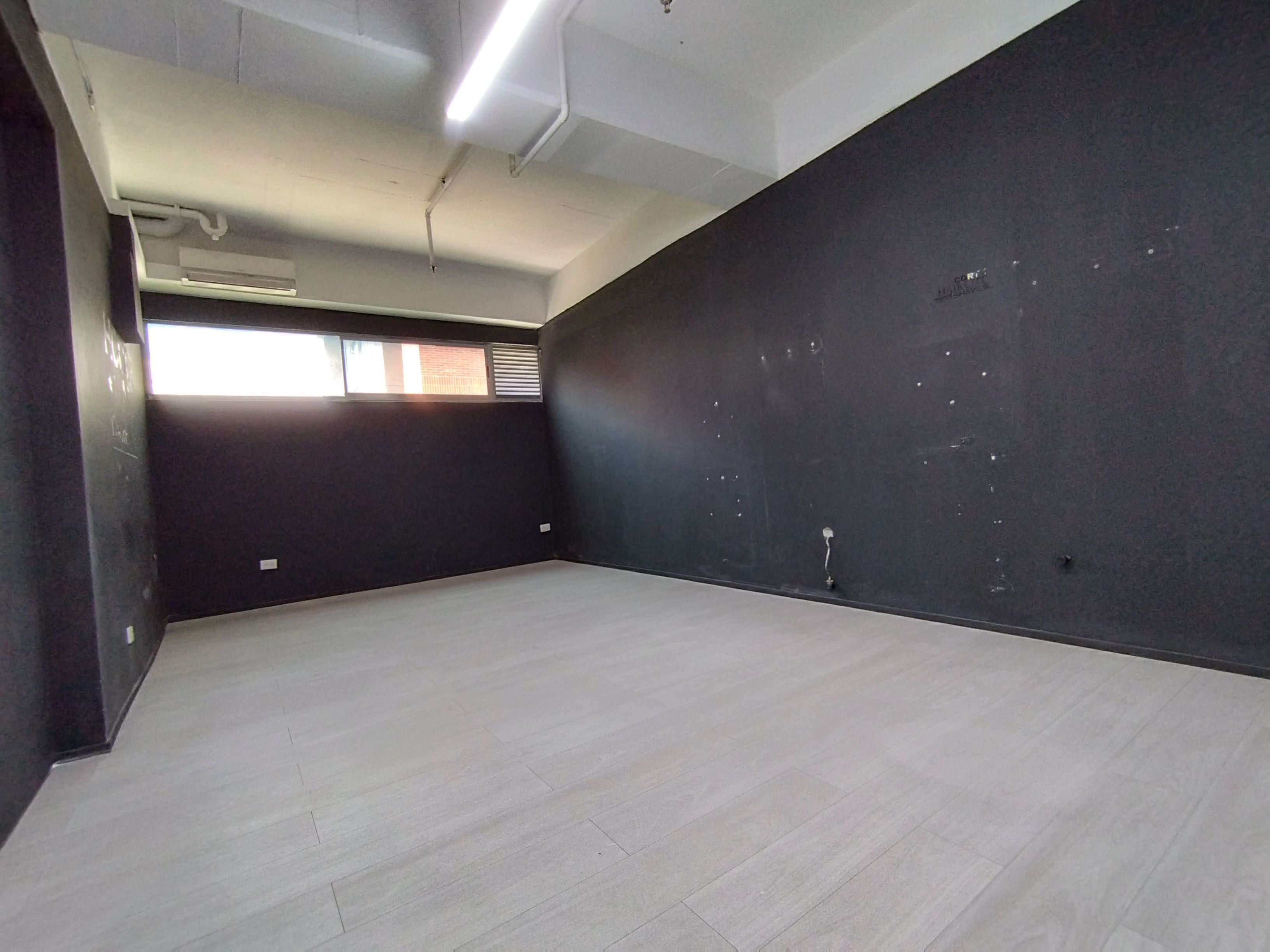 Local en arriendo Antioquia Medellín Castropol 28 m2 Habitaciones 0 Baños 0 Garajes 0 Precio $3500000