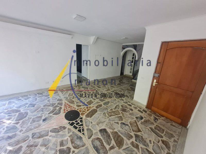 Casa en arriendo Antioquia Medellín La Floresta 100 m2 Habitaciones 3 Baños 3 Garajes 0 Precio $3200000