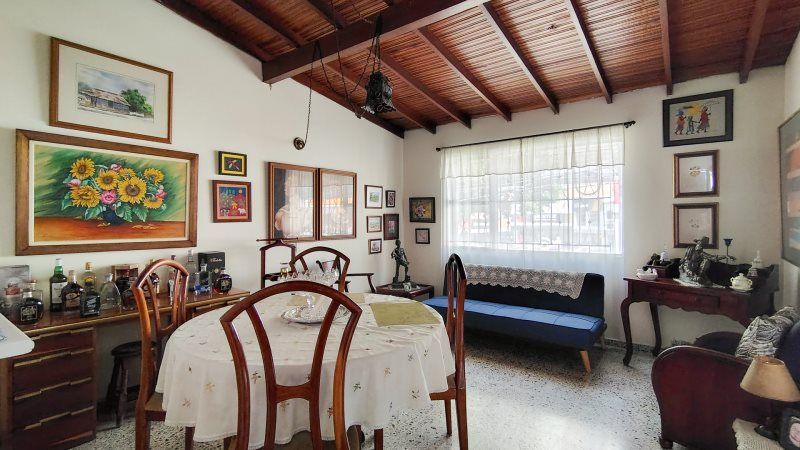 Casa en arriendo o venta Antioquia Medellín La Esperanza 156 m2 Habitaciones 3 Baños 2 Garajes 1 Precio venta $1800000000 Precio arriendo $5000000