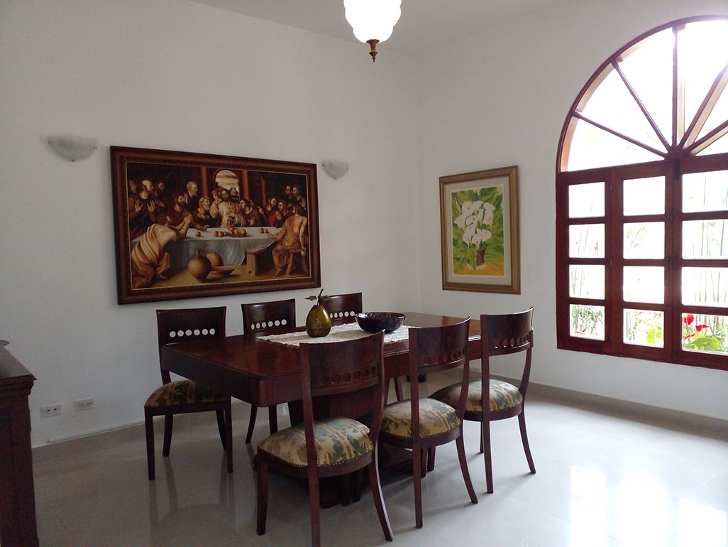 Casa en arriendo o venta Antioquia Envigado La Mesa 500 m2 Habitaciones 4 Baños 4 Garajes 0 Precio venta $4000000000 Precio arriendo $18500000