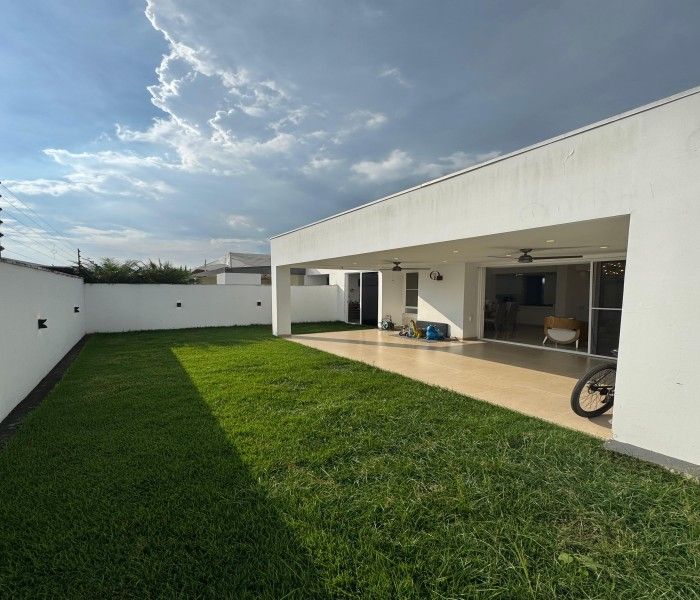 Casa en venta Valle Del Cauca Jamundí Cr Cedros Del Castillo 180 m2 Habitaciones 3 Baños 3 Garajes 4 Precio $670000000