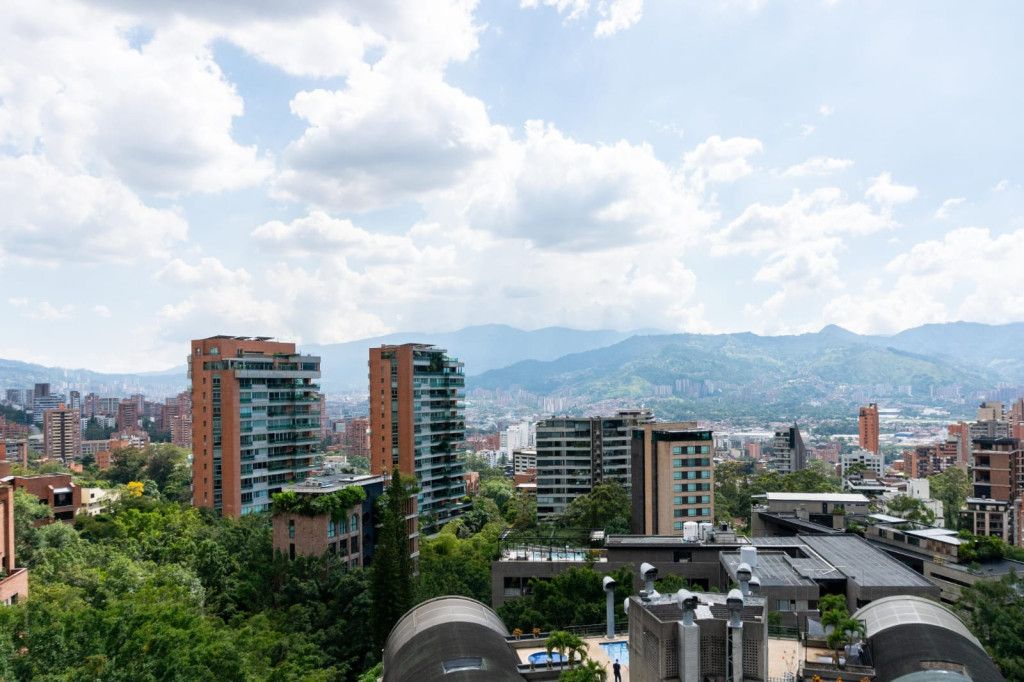 Apartamento en venta Antioquia Medellín Las Lomas No1 253 m2 Habitaciones 3 Baños 5 Garajes 2 Precio $2455000000