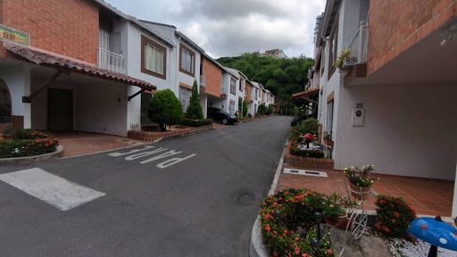 Casa en venta Santander Floridablanca Br Versalles Campestre 100 m2 Habitaciones 3 Baños 3 Garajes 1 Precio $525000000