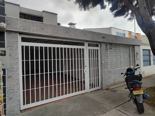 Casa en venta Cundinamarca Bogotá Modelia Occidental 290 m2 Habitaciones 4 Baños 3 Garajes 1 Precio $800000000
