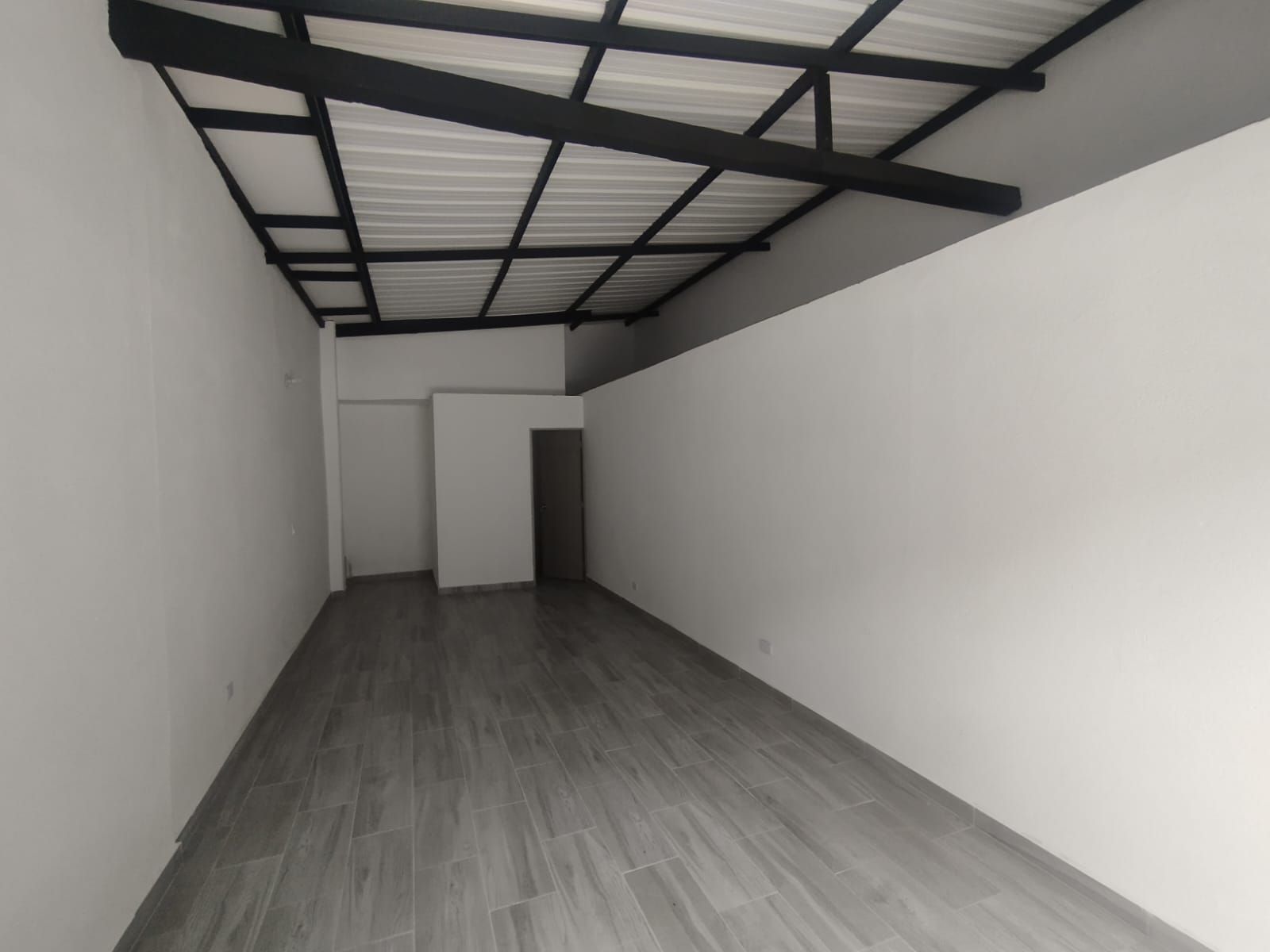 Local en arriendo Antioquia Envigado Primavera 28 m2 Habitaciones 0 Baños 1 Garajes 0 Precio $2500000