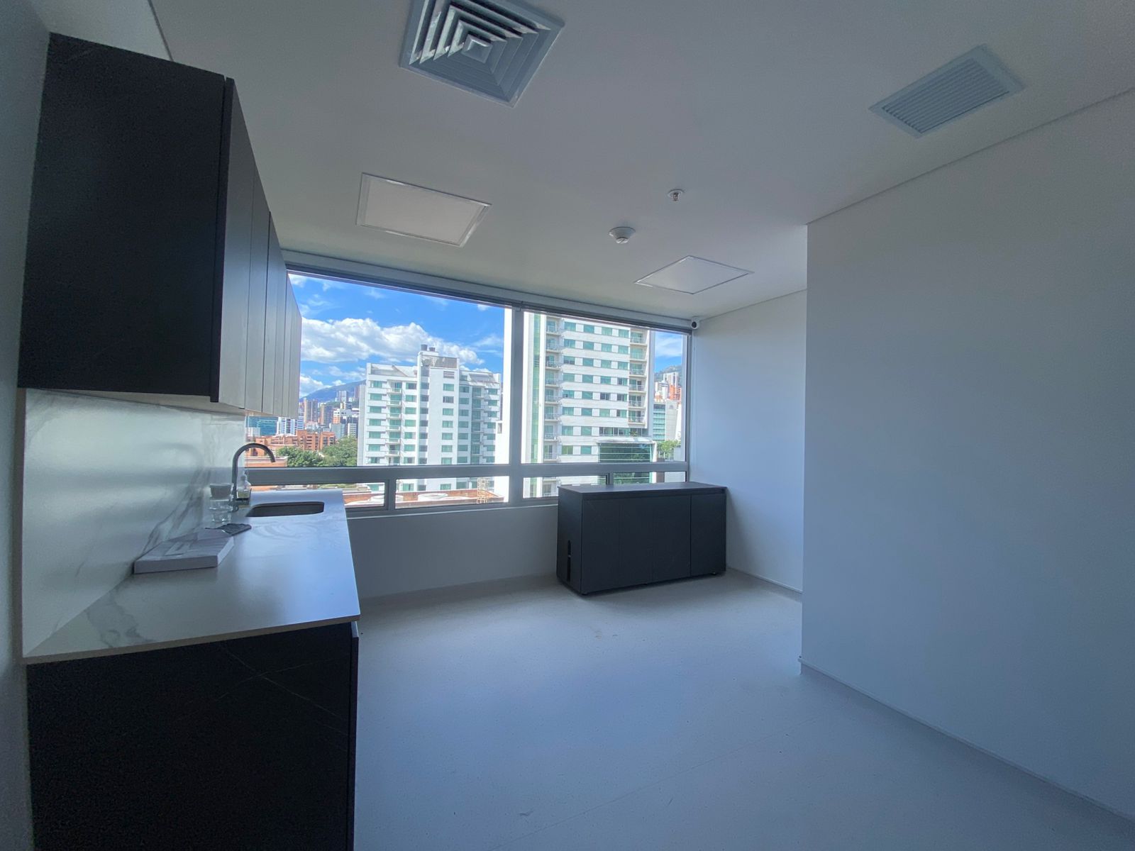 Consultorio en arriendo Antioquia Medellín Villanueva 33 m2 Habitaciones 0 Baños 1 Garajes 0 Precio $6300000