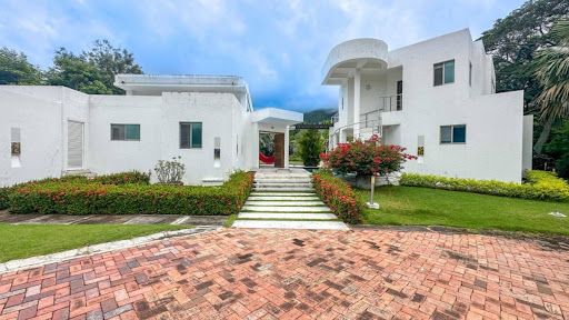 Casa en venta Cundinamarca Girardot Br La Magdalena 9473 m2 Habitaciones 4 Baños 4 Garajes 1 Precio $1990000000