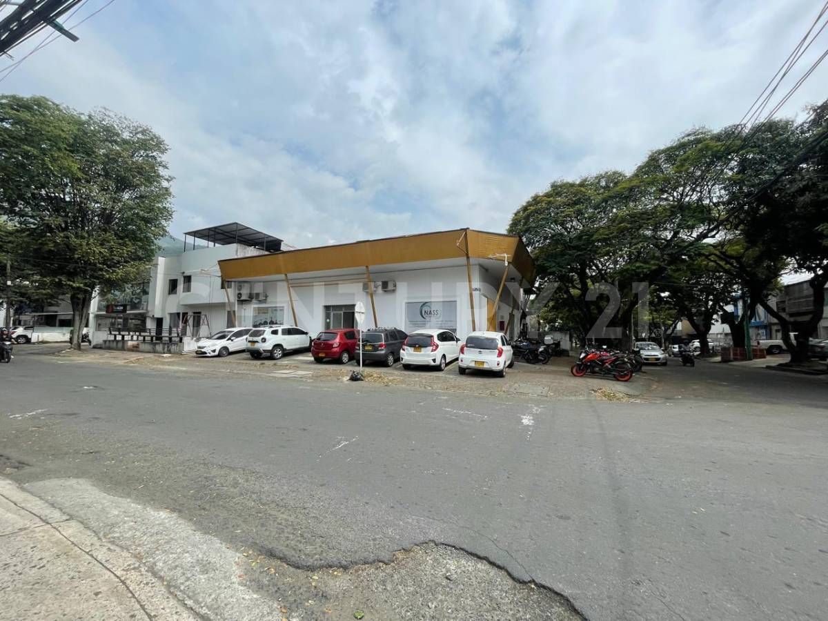Local en arriendo Valle Del Cauca Cali San Vicente 520 m2 Habitaciones 0 Baños 3 Garajes 9 Precio $12000000