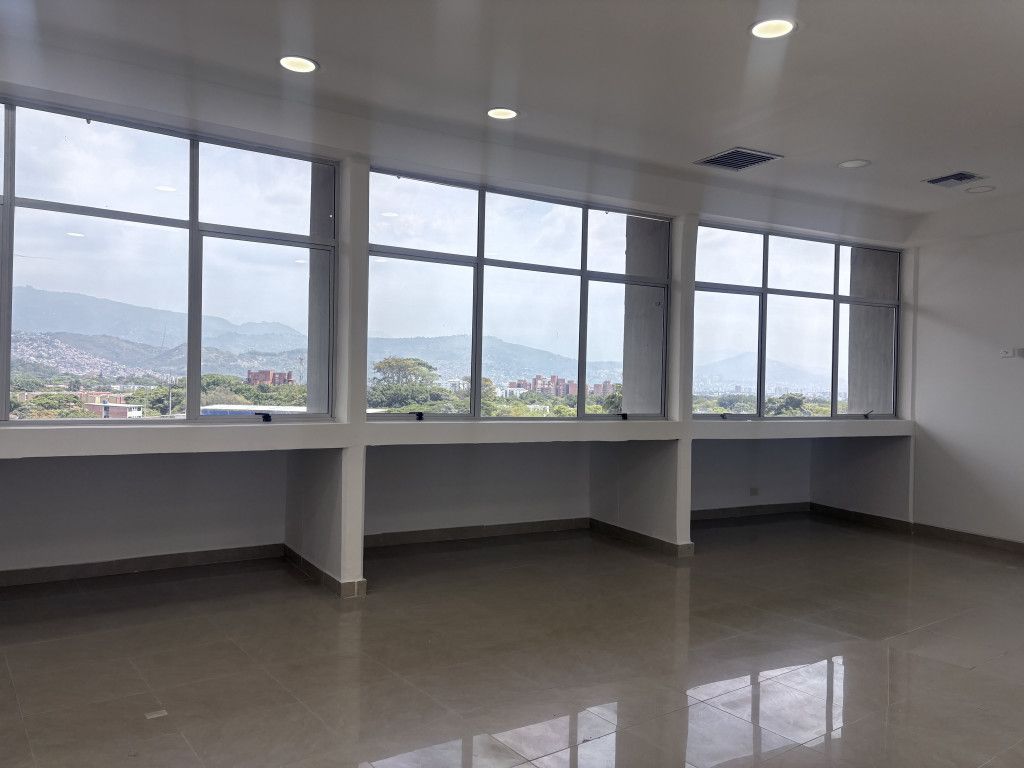 Oficina en venta Valle Del Cauca Cali Unicentro Cali 44 m2 Habitaciones 0 Baños 1 Garajes 0 Precio $800000000