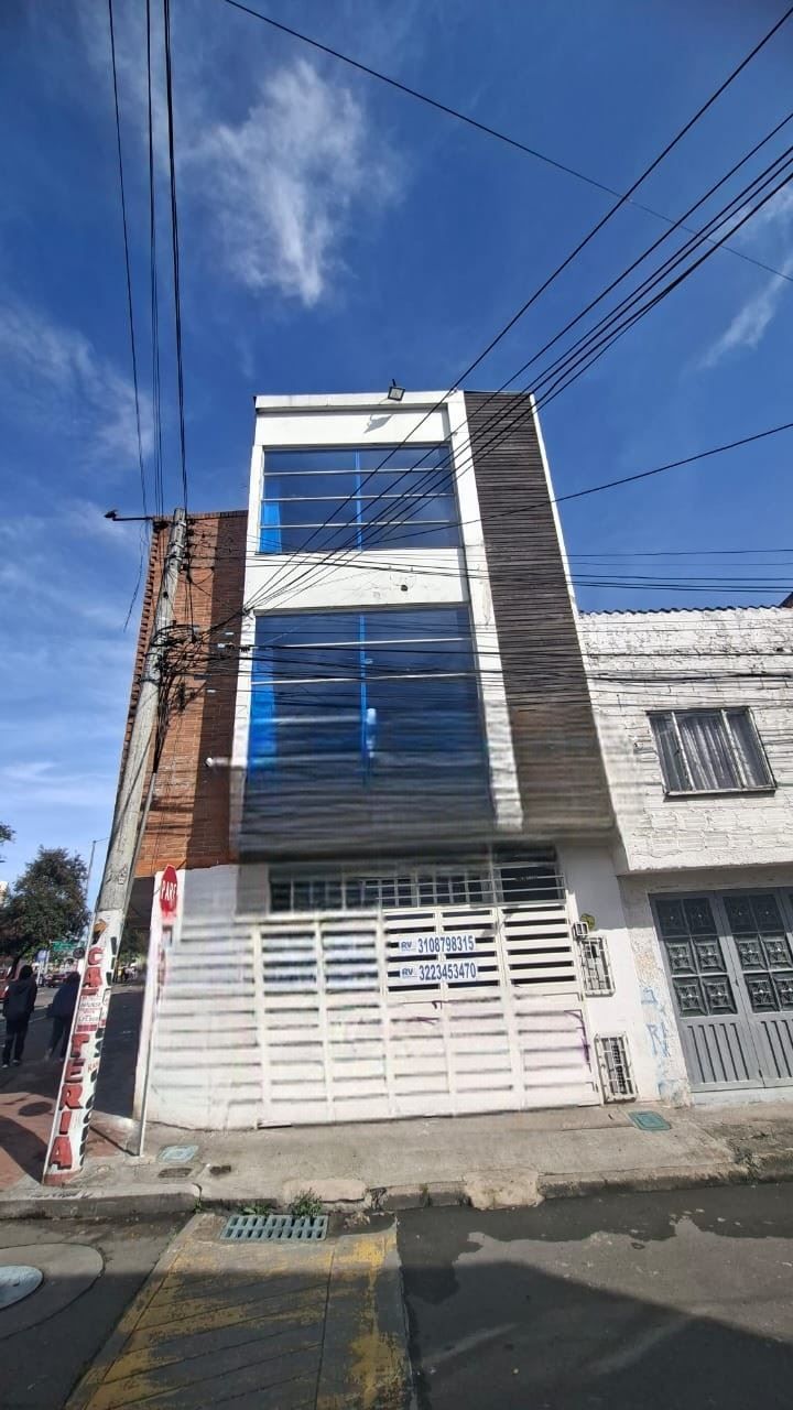 Casa en arriendo Cundinamarca Bogotá Los Cerezos 280 m2 Habitaciones 7 Baños 4 Garajes 3 Precio $6000000