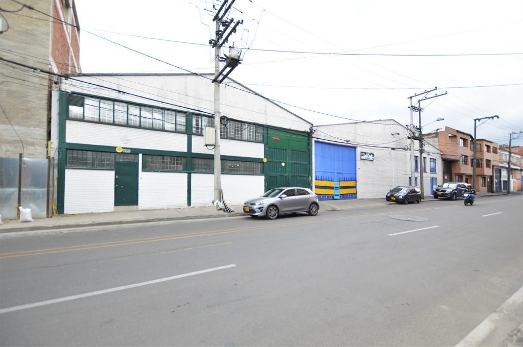 Bodega en arriendo Cundinamarca Bogotá Ortezal 496 m2 Habitaciones 0 Baños 2 Garajes 0 Precio $17000000