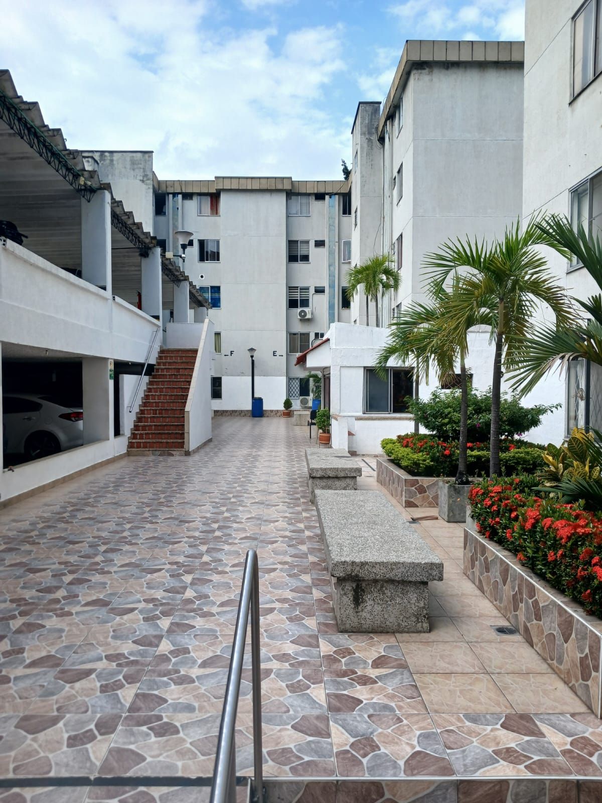 Apartamento en venta Valle Del Cauca Cali La Flora 80 m2 Habitaciones 3 Baños 2 Garajes 1 Precio $290000000