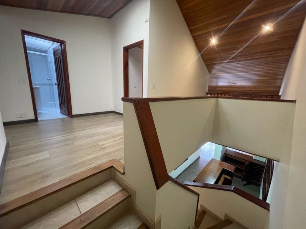 Casa en arriendo Cundinamarca Bogotá Los Cedritos 253 m2 Habitaciones 3 Baños 3 Garajes 4 Precio $8500001