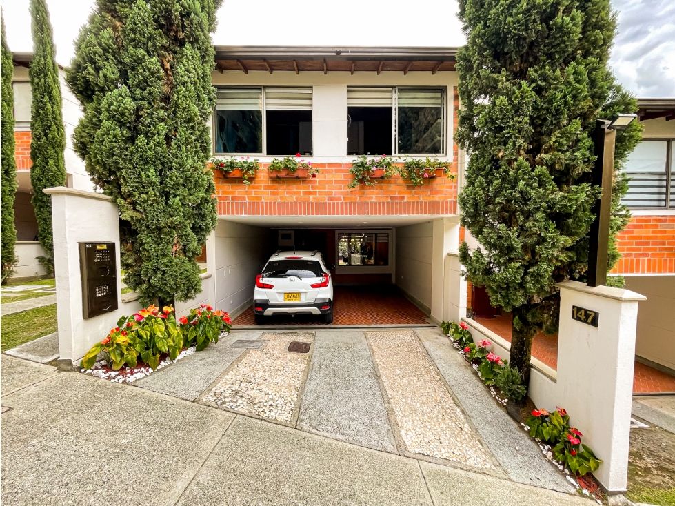 Casa en venta Antioquia Envigado Los Naranjos 164 m2 Habitaciones 3 Baños 3 Garajes 4 Precio $1290000000