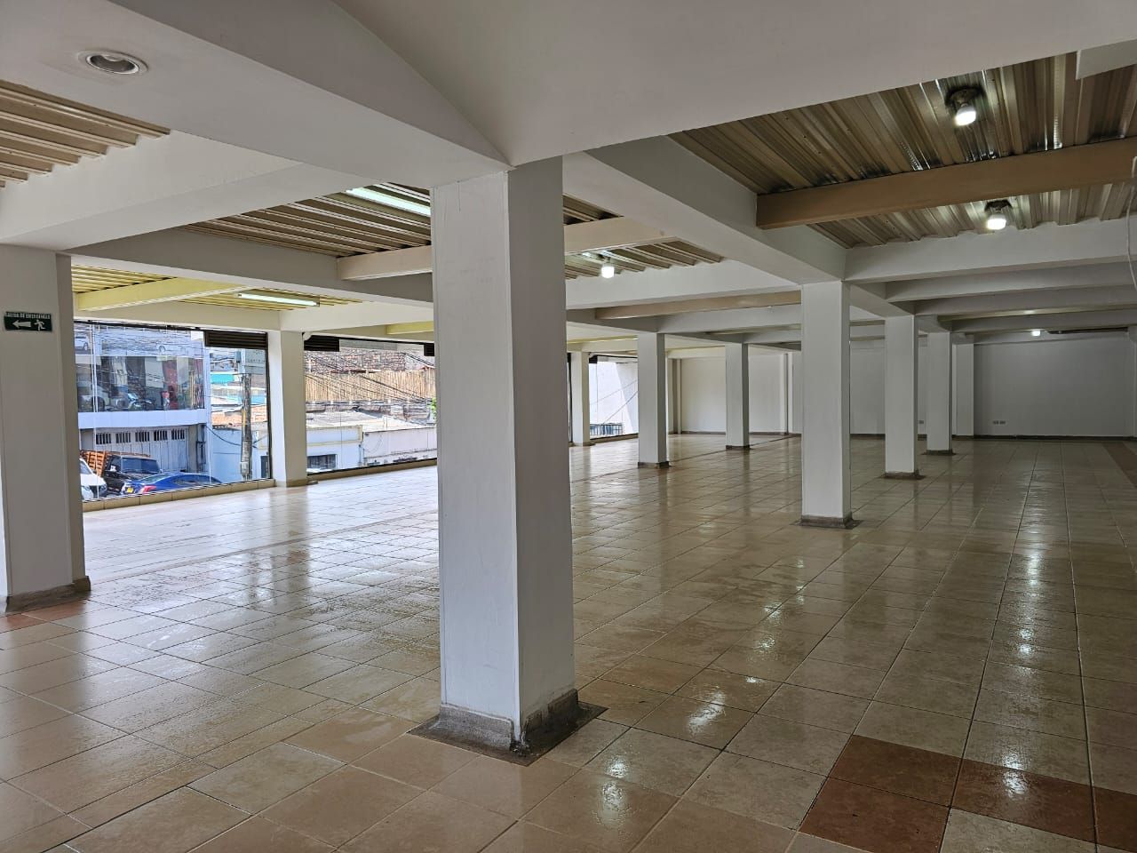 Local en arriendo Risaralda Pereira Jardin De Velez Y Velez 320 m2 Habitaciones 0 Baños 1 Garajes 6 Precio $14500000