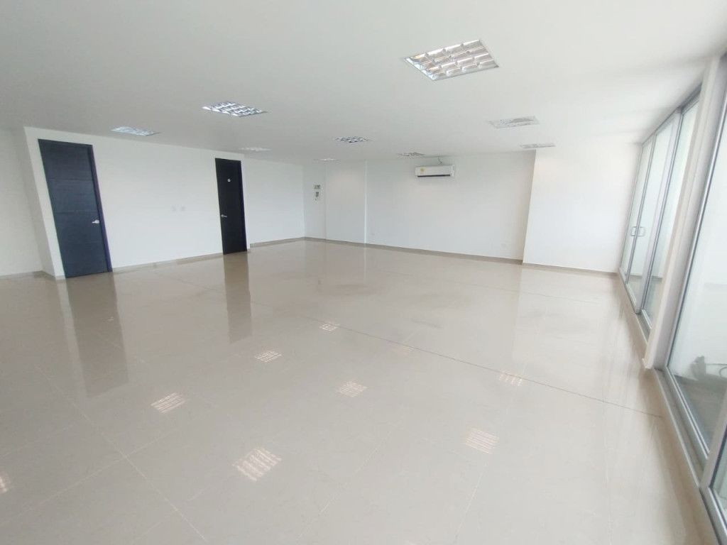 Oficina en arriendo Atlántico Barranquilla Batallon Infanteria 112 m2 Habitaciones 0 Baños 2 Garajes 2 Precio $4932808
