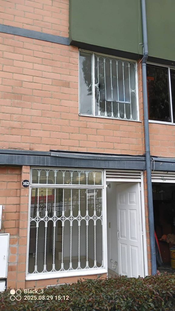 Casa en venta Cundinamarca Bogotá Cr Pinar De La Fontana 54 m2 Habitaciones 3 Baños 2 Garajes 0 Precio $230000000