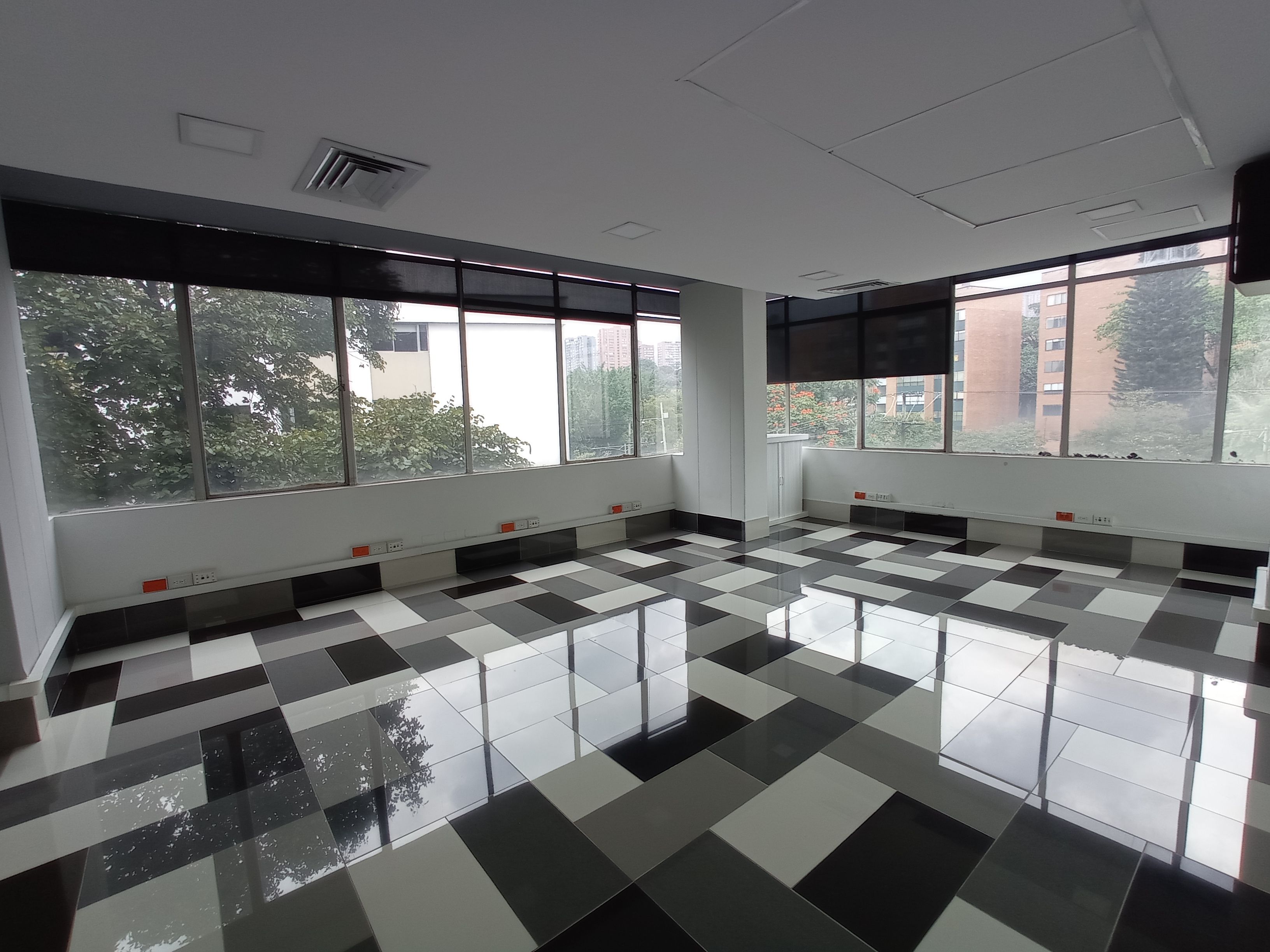 Oficina en arriendo Antioquia Medellín Santa Maria De Los Angeles 123 m2 Habitaciones 0 Baños 2 Garajes 1 Precio $9840000