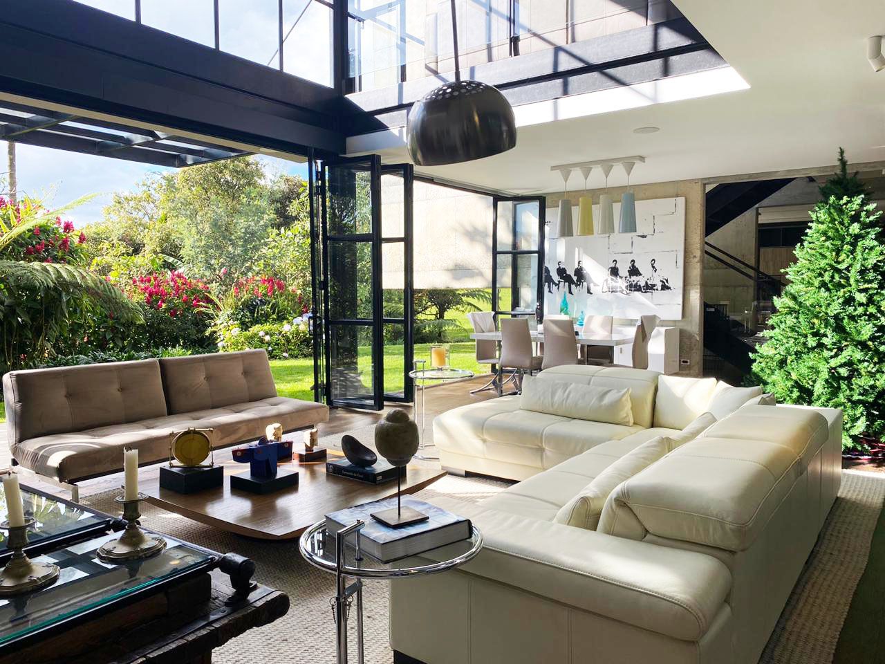 Casa en arriendo Antioquia Envigado La Mesa 650 m2 Habitaciones 4 Baños 5 Garajes 2 Precio $39000000