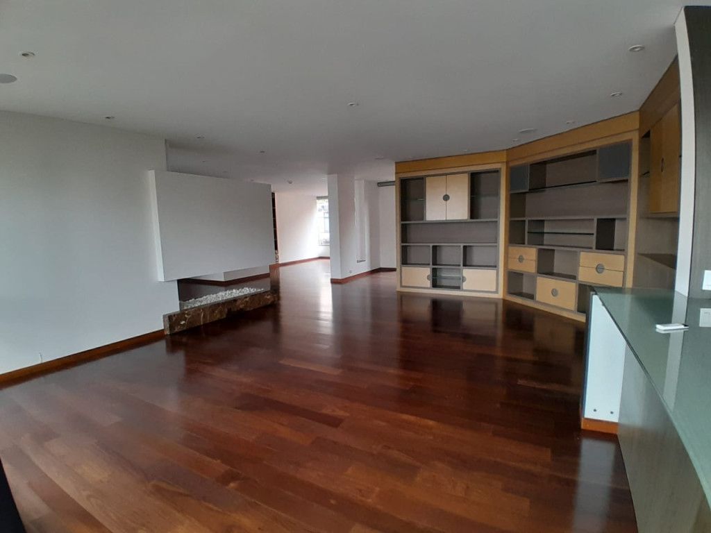 Apartamento en venta Cundinamarca Bogotá Los Rosales 341 m2 Habitaciones 4 Baños 6 Garajes 4 Precio $3140000000