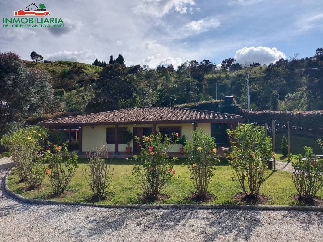 Finca en arriendo Antioquia Guarne Guarne 3300 m2 Habitaciones 2 Baños 3 Garajes 1 Precio $3200000