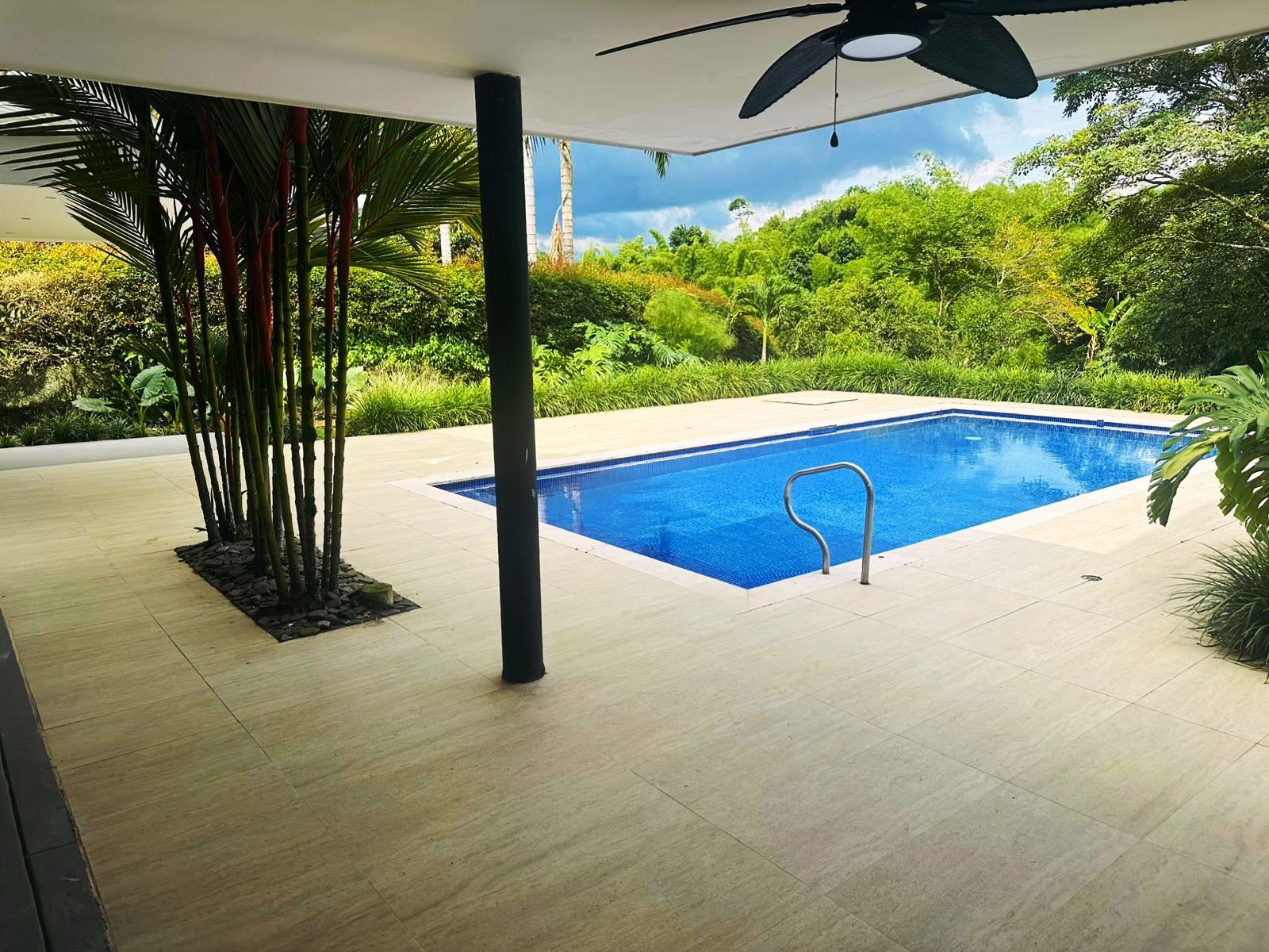 Casa Campestre en venta Risaralda Pereira Jardin De Velez Y Velez 344 m2 Habitaciones 4 Baños 4 Garajes 6 Precio $1950000000