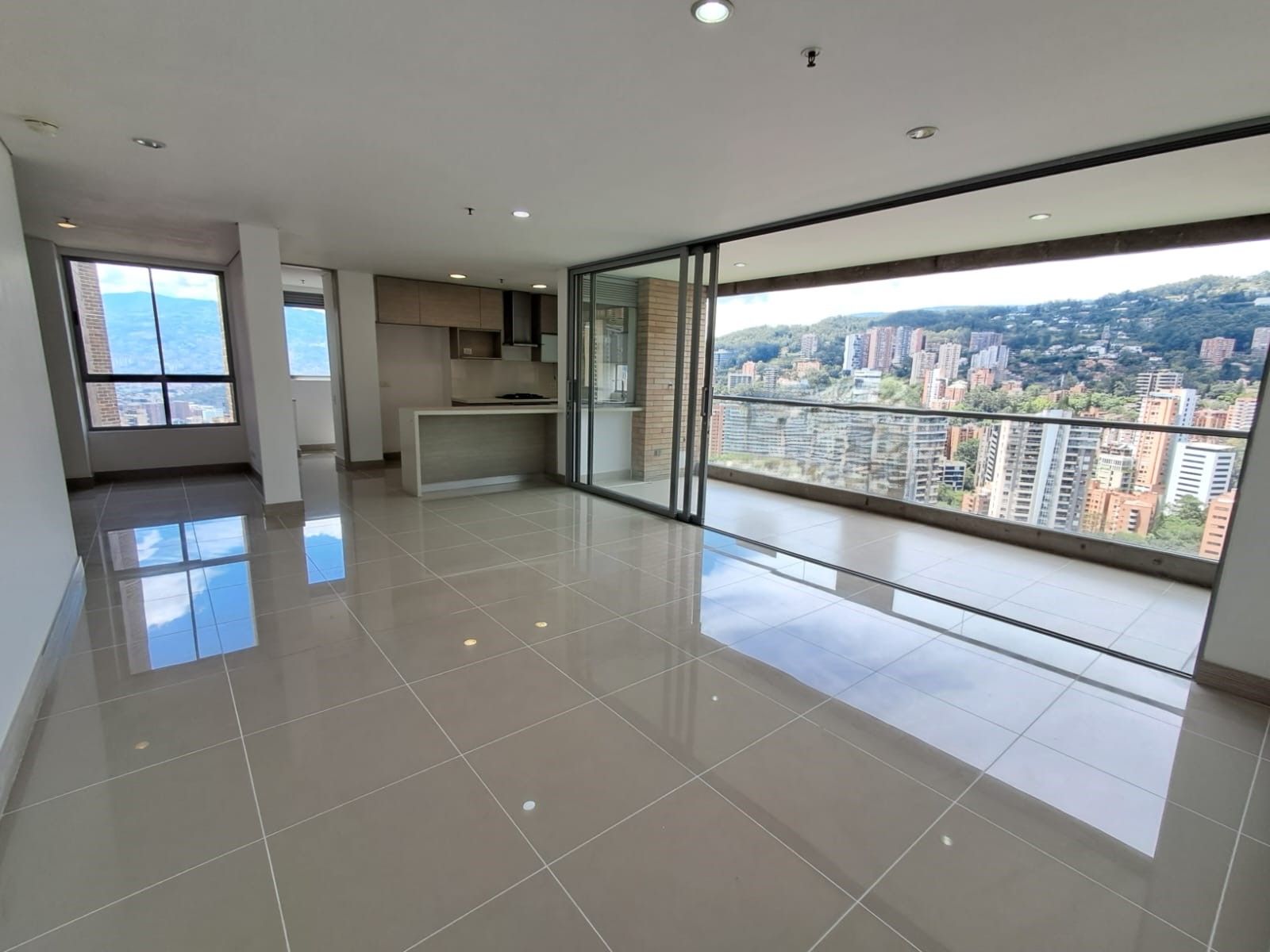 Apartamento en arriendo Antioquia Medellín La Florida 133 m2 Habitaciones 3 Baños 4 Garajes 1 Precio $8000000