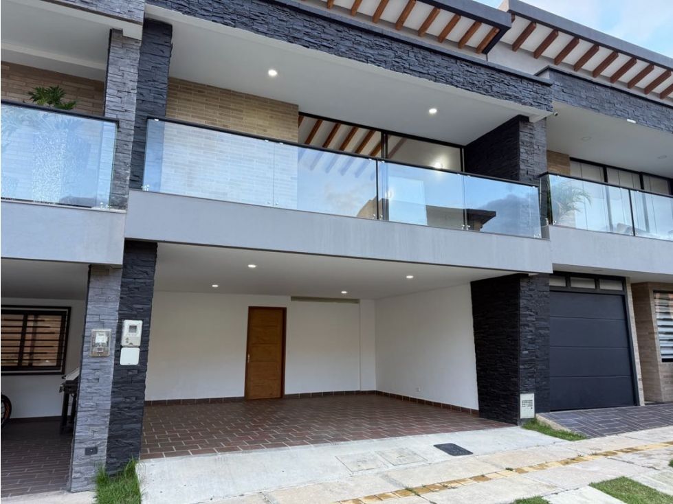 Casa en arriendo Antioquia Rionegro San Antonio 155 m2 Habitaciones 3 Baños 4 Garajes 2 Precio $4500000