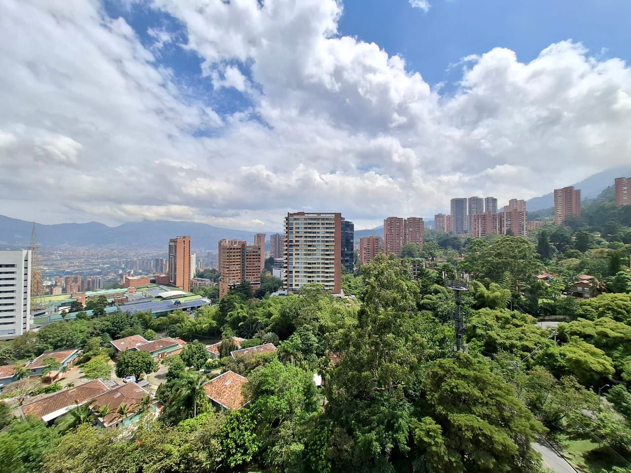 Apartamento en arriendo Antioquia Medellín El Tesoro 185 m2 Habitaciones 4 Baños 3 Garajes 2 Precio $14000000